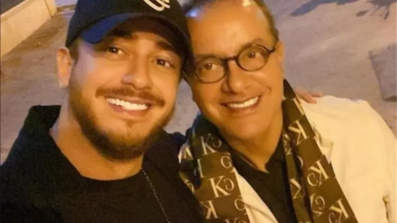 ”أحبك حبًا لا يوصف يا صديق العمر”.. سعد لمجرد يحتفل بعيد ميلاد والده وهذه رسالته له