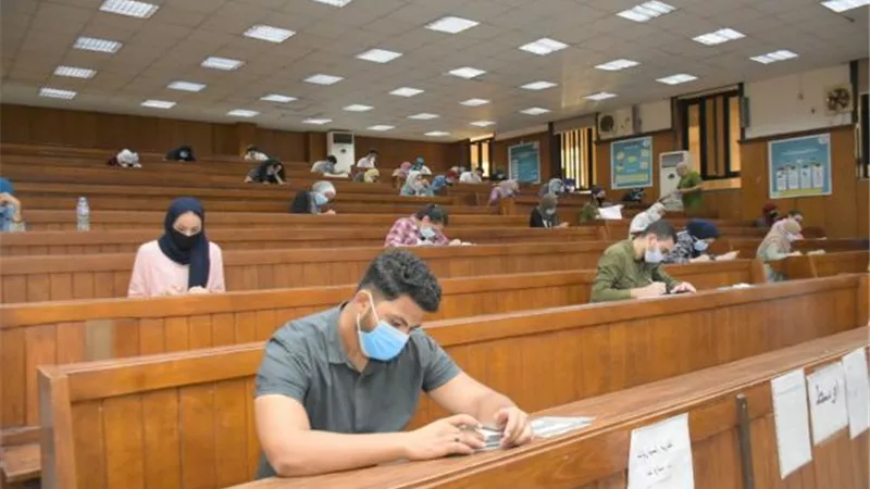 جامعة القاهرة: 36093 طالب امتحنوا بنظامي «الأونلاين» والحضور