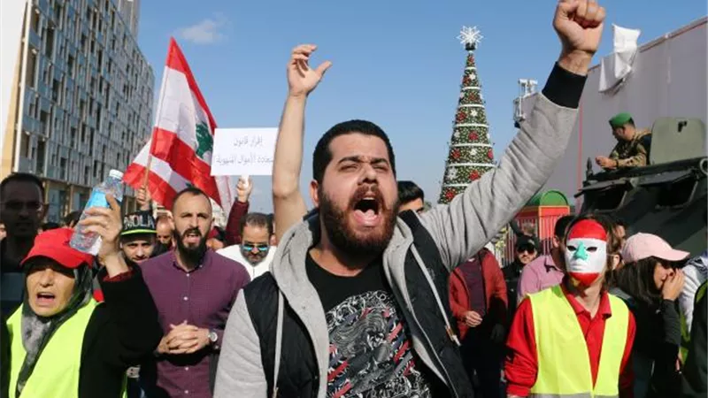 احتجاجات في لبنان بسبب ارتفاع سعر صرف الدولار