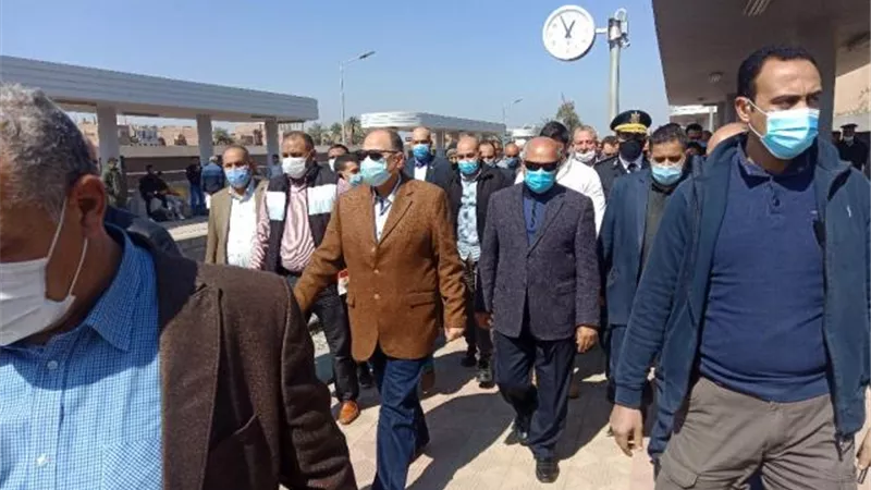 لاستكمال أعمال تطويره .. تفاصيل جولة وزير النقل بميناء العين السخنة