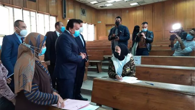 بدء إمتحانات دور يناير  لطلاب الدراسات العليا بكلية الآداب جامعة عين شمس