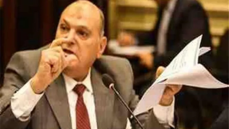 دفن جثمان اللواء كمال عامر بمقابر القوات المسلحة بمصر الجديدة