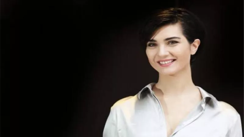 «من غير فوتوشوب».. توبا بويوكستون تصدم جمهورها بشكل أسنانها
