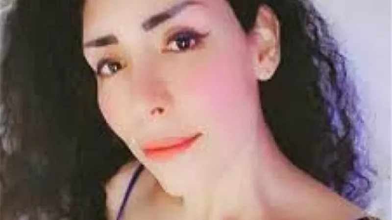 أهلها هددوها بالقتل فهربت.. وتعليقها على السوشيال ميديا فضحها.. حكاية كارلا المتحولة جنسيًا