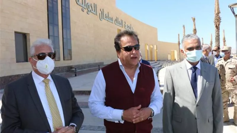 بالصور .. وزير التعليم العالي يتفقد جامعة الملك سلمان الدولية بالطور