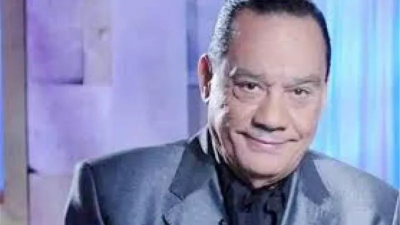 بالصور.. حلمي بكر يجري عملية جراحية خطيرة
