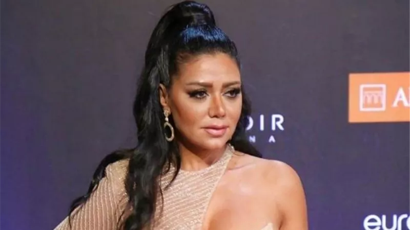 بركاتك يا فنانة.. لماذا يطلب الجمهور الدعاء من الفنانة المثيرة رانيا يوسف ؟