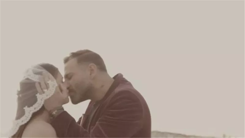 رومانسية وقبلات.. نيكولا معوض يعلن زواجه من حبيبته الأوكرانية (فيديو)