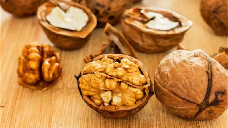 ماذا يحدث للقلب عند تناول كمية كبيرة من الجوز ؟