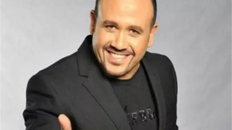 هشام عباس يكشف سر عن علاقة أحمد السقا بالراقصات