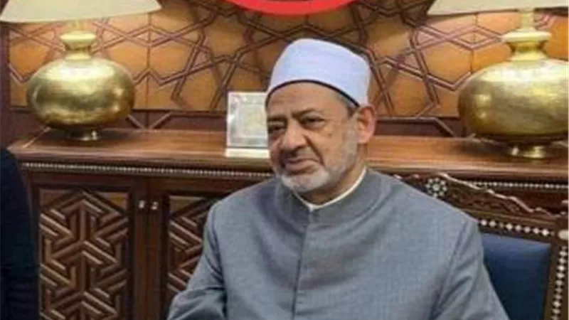 لم يغيره  منذ 20 عاما.. معلومات لا تعرفها عن ”موبايل شيخ الأزهر ”