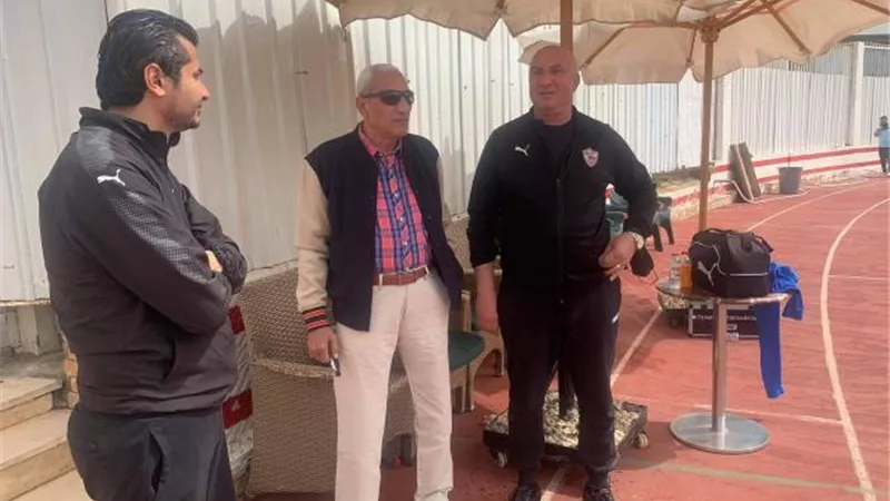 عماد عبدالعزيز يحضر مران الزمالك لدعم اللاعبين