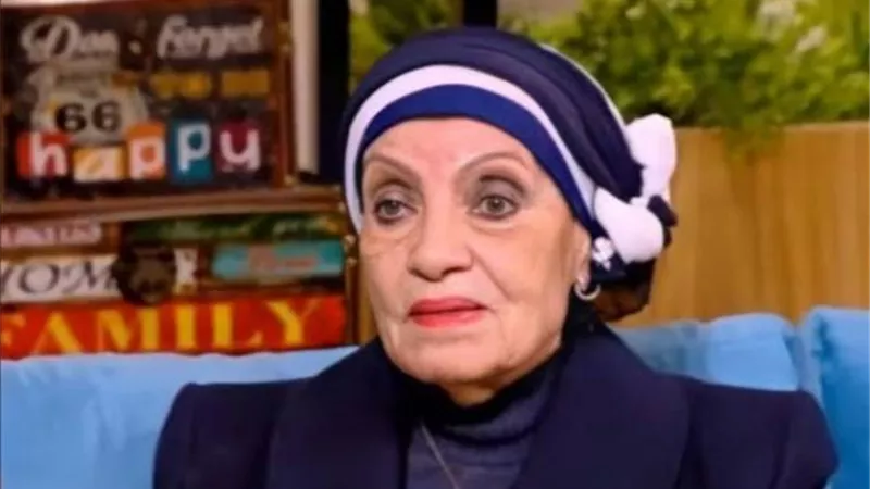 رجاء حسين: ”أمينة رزق مثلي الأعلى وحنان مطاوع فنانة من العيار الثقيل”