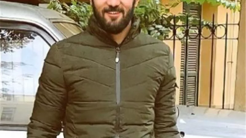 حسني شتا برفقة كلابه : صديق مخلص