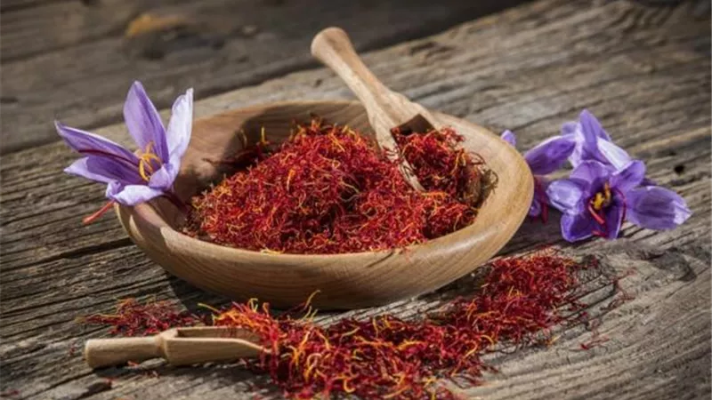 ماذا يحدث للجسم عند تناول الزعفران؟.. إليك الإجابة