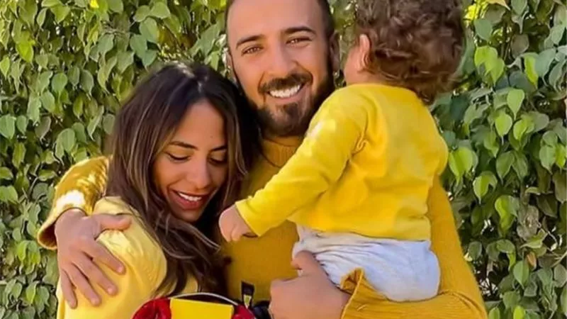 بصورة عائلية.. محمد مهران يحتفل بعيد الأم بصحبة زوجته