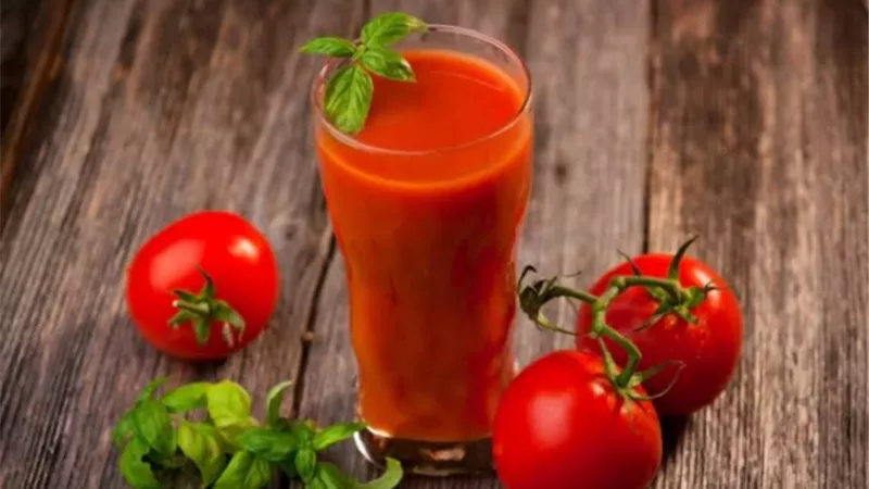 عصير الطماطم.. روشتة سحرية لعلاج ارتفاع ضغط الدم