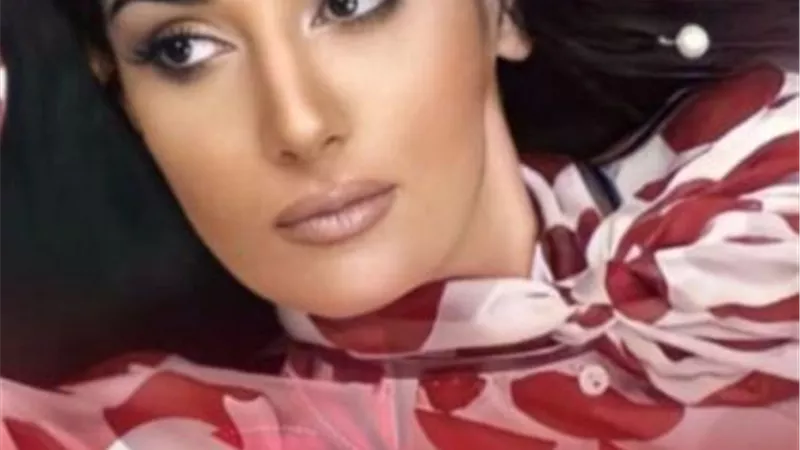 غادة عبد الرازق بإطلالة رومانسية برفقة زوجها