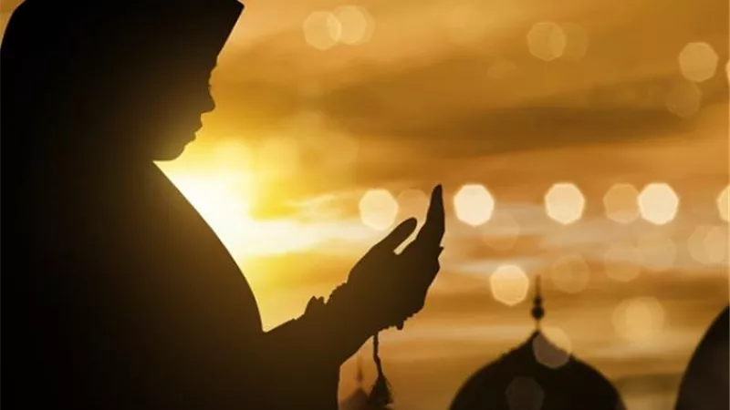 «تَنير قبرها».. أدعية لا تهملها للأم المتوفية