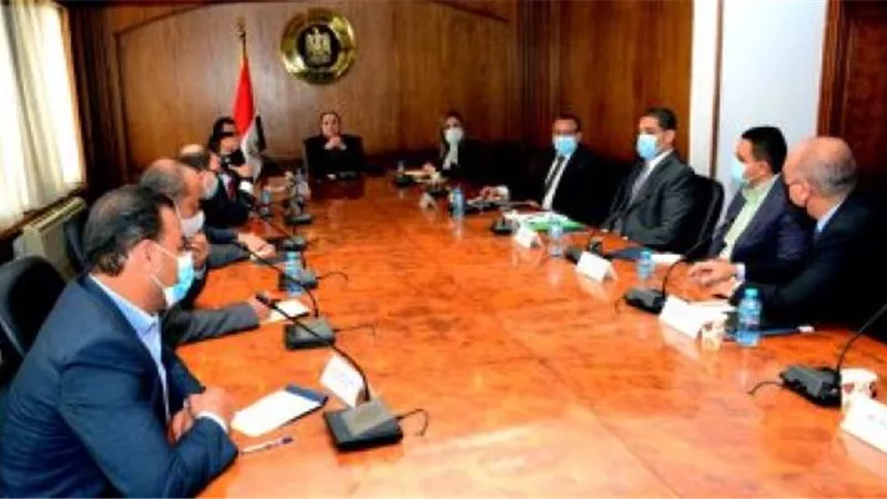 وزيرة التجارة والصناعة: تطوير المراكز التكنولوجية للارتقاء بالصناعة الوطنية