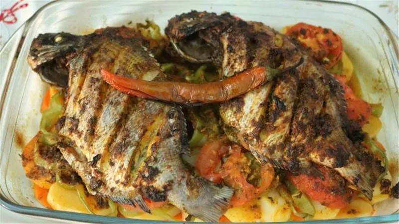 على الطريقة التونسية.. كيفية إعداد حوت في الفرن