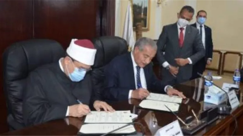الصك بـ2000 جنيه.. «الأوقاف» توقع بروتوكول تعاون مع «التموين» لتوفير لحوم صكوك الأضاحي