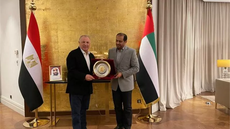 سفير الإمارات يكرم أبوريدة