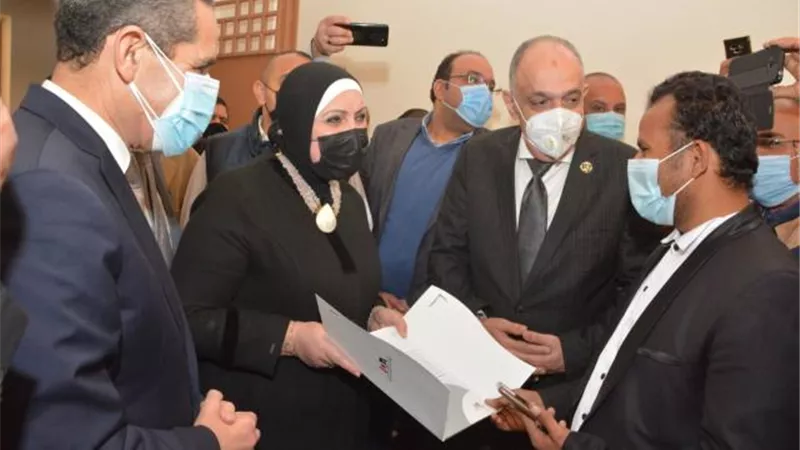 نيفين جامع: تسليم  عقود  تخصيص جديدة للمستثمرين بالمجمع الصناعى بالمحلة الكبرى .. اعرف التفاصيل