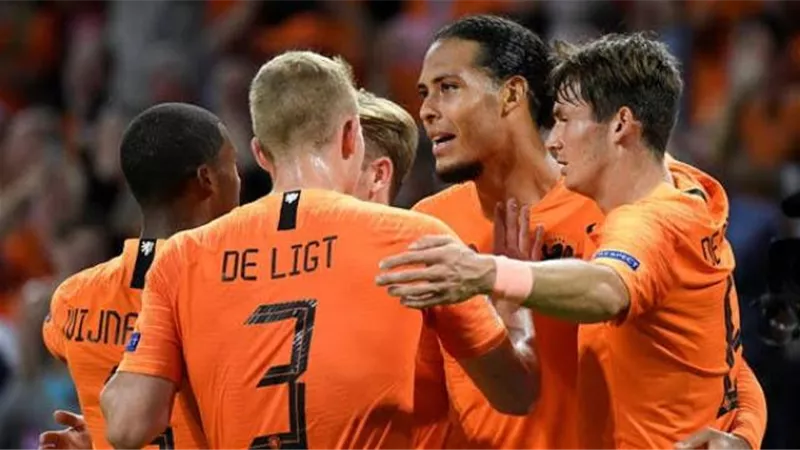 ثلاثي هجومي في تشكيل هولندا المتوقع أمام جبل طارق بتصفيات كأس العالم