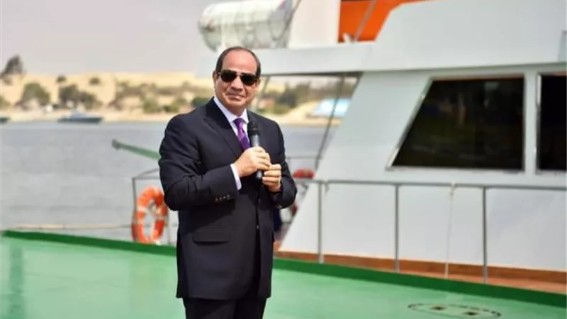 ننشر صور تفقد الرئيس السيسي لقناة السويس