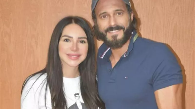 يوسف الشريف وإنجي علاء في صورة جديدة من كواليس تصوير مسلسل ”كوفيد 25”