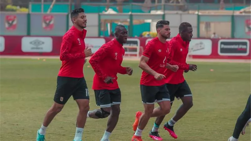 استعدادًا لمواجهة المريخ.. الدوليون ينتظمون في مران الأهلي