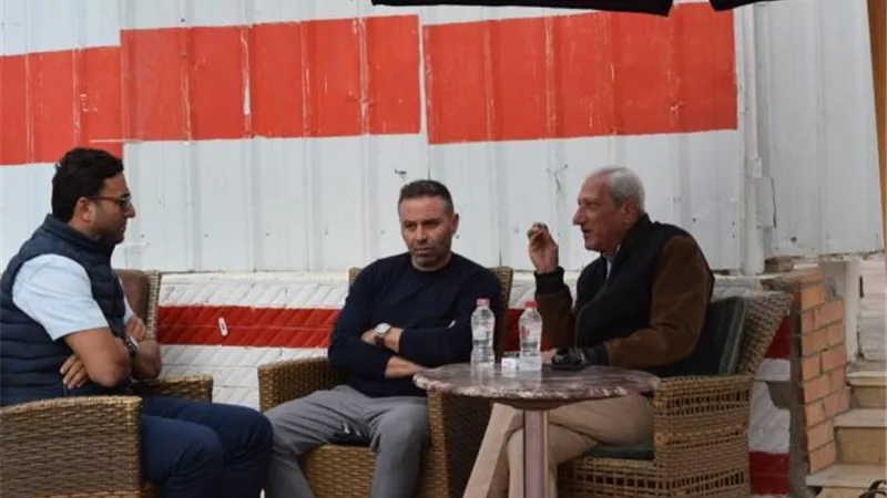 حازم إمام وميدو يؤازران لاعبي الزمالك.. ويجتمعان برئيس النادي