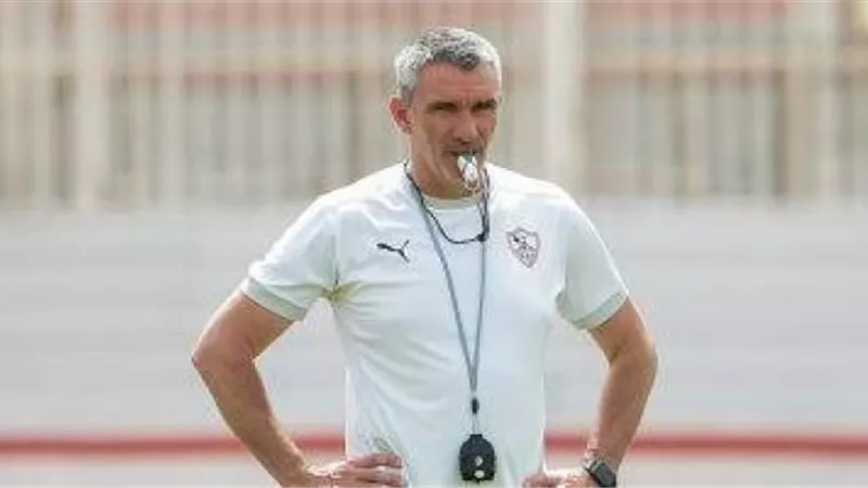كارتيرون يقسم لاعبي الزمالك لمجموعات استعدادا لمواجهة بطل الجزائر