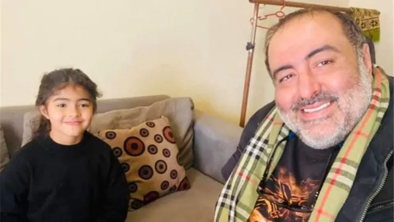”صورة طبق الأصل”.. نجلة روبي تخطف الأنظار في أحدث ظهور لها برفقة والدها