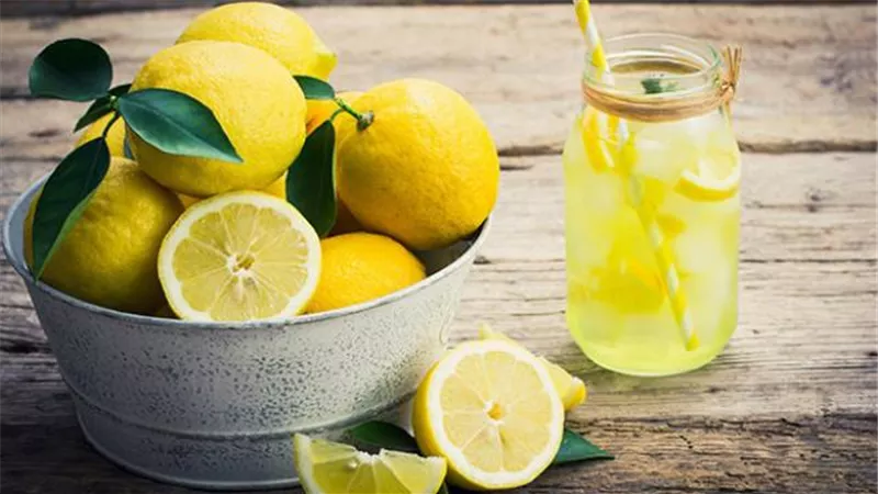 بأسهل الخطوات.. أفضل طرق تخزين الليمون بالثلاجة والفريزر