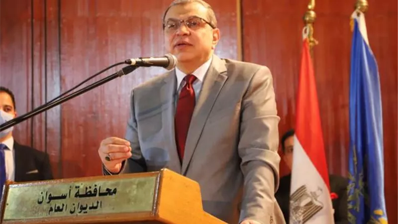 صور.. تسليم 9645 بوليصة تأمين تكافلي ضد الحوادث للصيادين والعمالة غير المنتظمة بأسوان