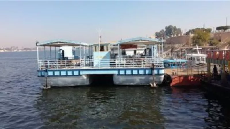 إنقاذ ركاب عبارة فى نهر النيل بعد عطل مفاجئ