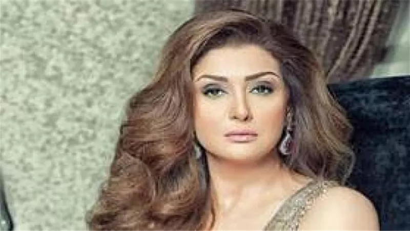 غادة عبد الرازق تثير الحدل بصورها والجمهور يعلق :شوهتي نفسك بعمليات التجميل