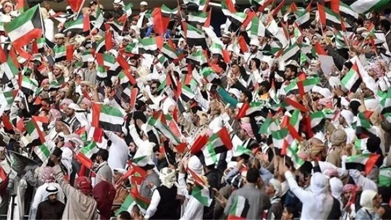 الجماهير الإماراتية ترفض عودة الحكام الأجانب