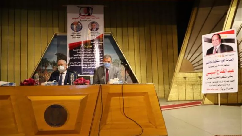 صور.. تسليم عقود عمل لذوي القدرات الخاصة بالأقصر