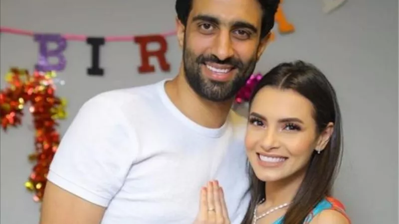 ”كل سنة وأنت رفيق دربي وكل حياتي”.. برسالة رومانسية كارمن سليمان تحتفل بعيد زواجها الرابع