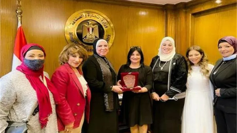 تفاصيل لقاء وزيرة التجارة والصناعة بسيدات الأعمال بالغرف التجارية