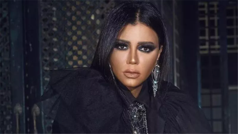 رانيا يوسف تشعل السوشيال ميديا بصور مثيرة و”تاتو” على كتفها