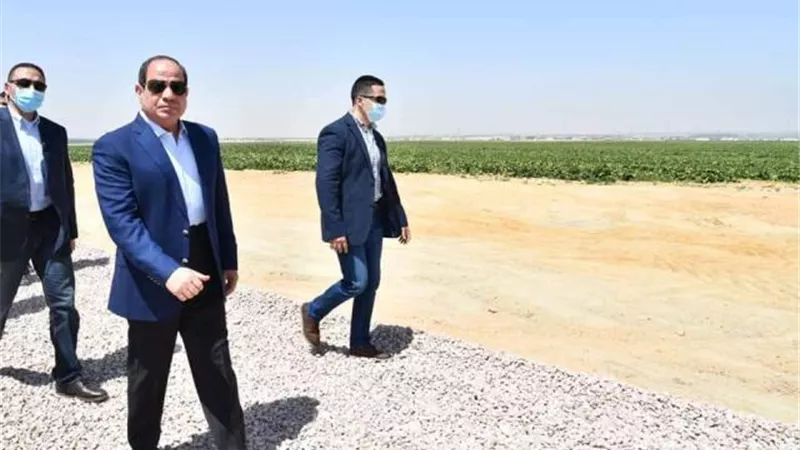 ننشر صور تفقد الرئيس السيسي لأضخم مشروع زراعي