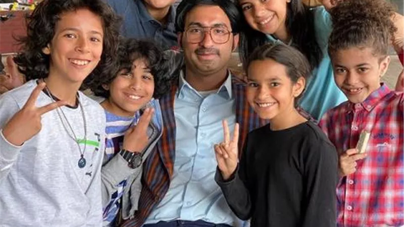 على ربيع يشوق الجمهور لمسلسل ”أحسن أب” في رمضان