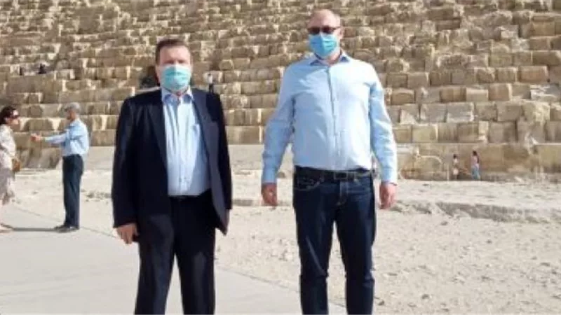 نائب وزير خارجية أوكرانيا يزور منطقة الأهرامات