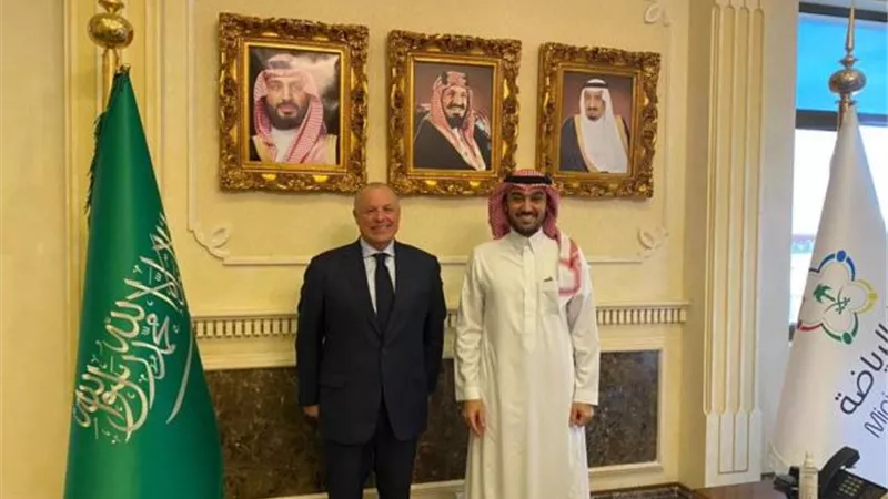 أبوريدة يلتقي وزير الرياضة السعودي بالرياض