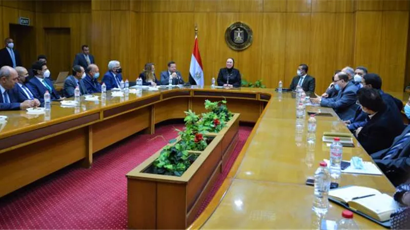 نيفين جامع:إهتمام كبير من القيادة السياسية والحكومة للإرتقاء بقطاع الصناعات الهندسية