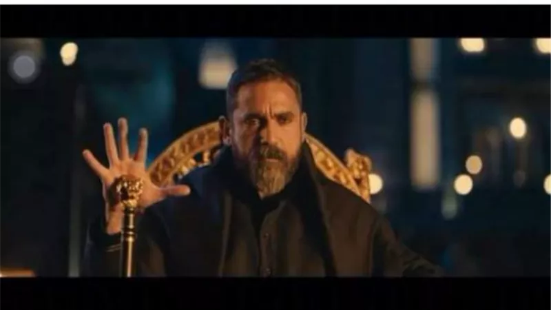 ذهب عيار 24.. حكاية عصا أمير كرارة فى مسلسل ”نسل الأغراب ”